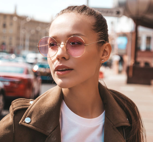 a lady wearing round eyeglasses for round face